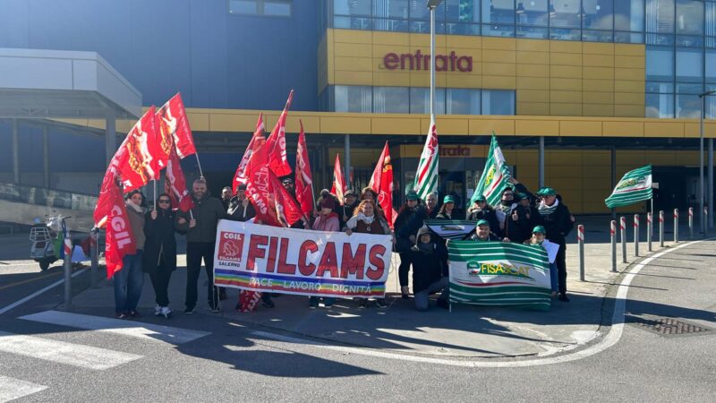 Salerno: Cgil, massiccio sciopero Ikea, lavoratori in piazza per propri diritti